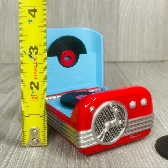 New Hallmark reindeer rock record player 2015 Christmas Ornament 3 Records/Song - Picture 9 of 11